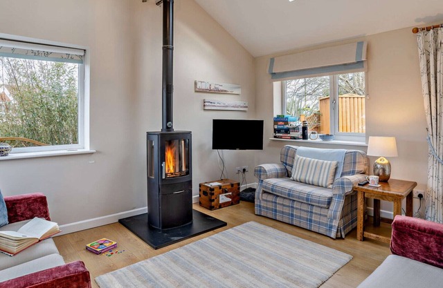 Sarlou Close - Two Bedroom House, Sleeps 4