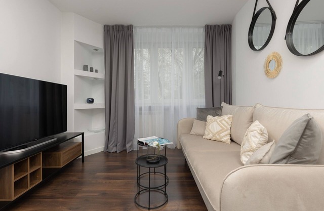 Saska Kepa Apartment by Renters