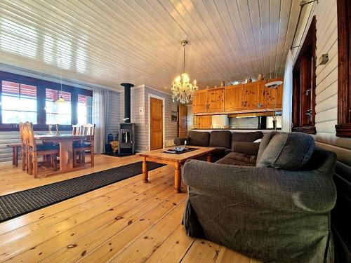 Sauna | Engine heater | Pets allowed | Stove