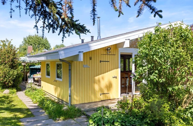 "Schleiparadies" vacation home in Ulsnis with conservatory, fireplace and far-reaching views over orchards - ideal for a quiet break in the middle of nature