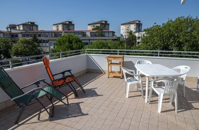 SE027 - Senigallia, large four-room apartment with terrace