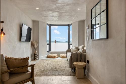Sea View Apartment overlooking Mumbles Bay