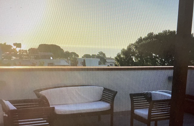 Sea view terrace. Pool umbrella and condominium tennis included. EXCLUSIVE