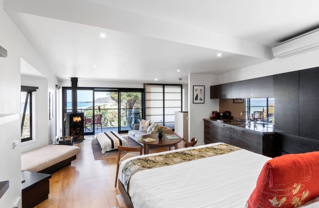 Sea Zen - Couples studio with steam shower and spa