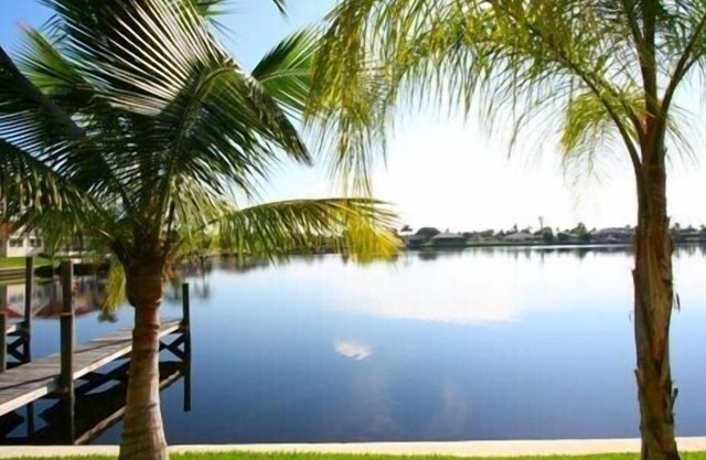 SEABIM Villa RAVE - located on lake* quick gulf access