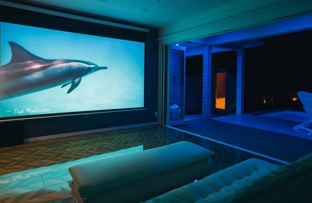 SEADINERS Beachfront Villa 99