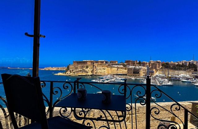 Seagull Grand Suite: Private Luxury Residence with Seaview in Historic Birgu