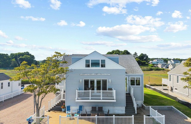 Seaside Sanctuary steps from Long Island Sound