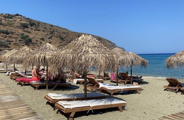 Seaside small villa near beach