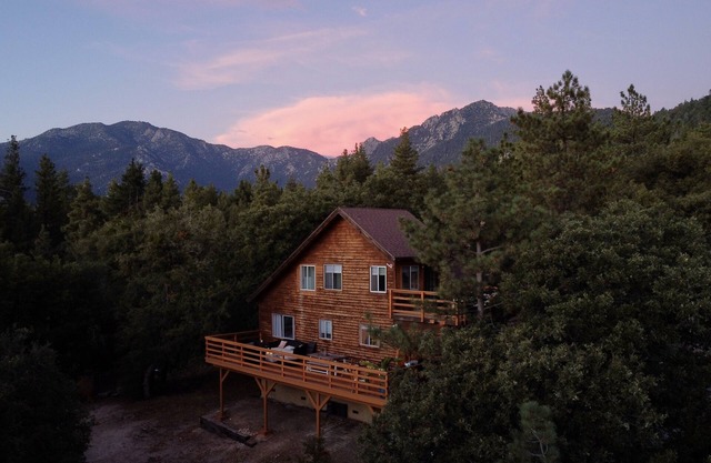 Secluded 1 acre Mountain Home - Hot Tub, 3 Decks & Direct National Forest Access