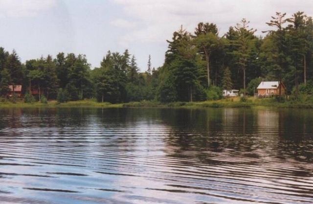 Secluded Cottage on Stella Lake.Row Boat with private boat landing site