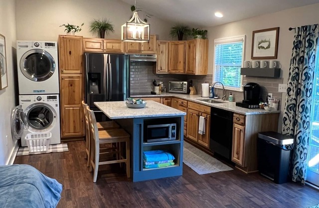 Self Check In! Super Cute Studio Apartment! Private Entrance!