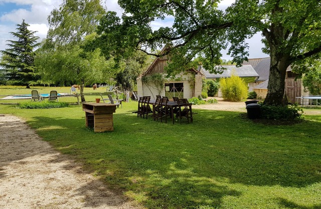 Self-contained 3-person apartment on a secluded estate with swimming pool