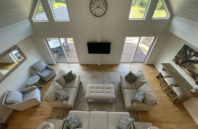 Serene Catskills Escape: Hot Tub, Pond & Game Room