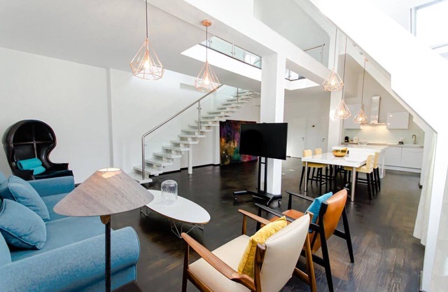 Serene City Center Oasis | Lux Design, ♛Royal Beds