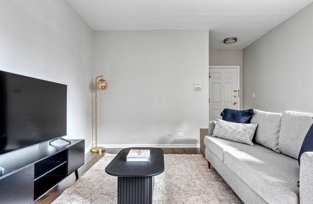 Serene Evanston 1BR w/Dishwasher, walk to Northwestern, by Blueground