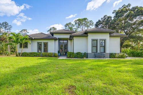 Serene, Pet-Friendly Naples Home by Golf and Beaches