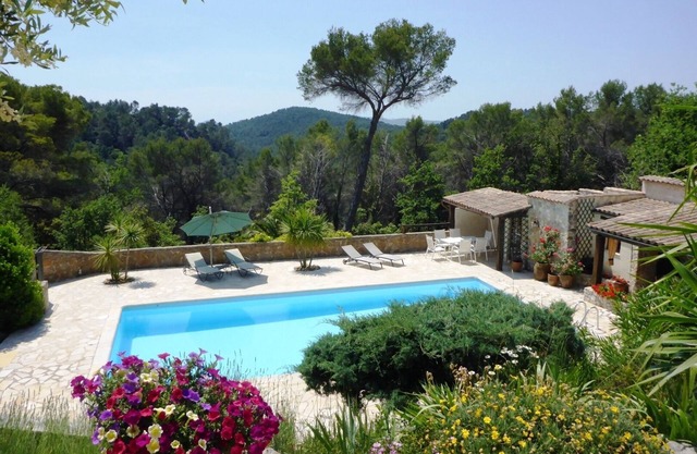 Serene Villa with large pool & park like grounds