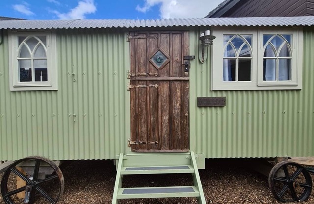 Shepherds Hut - Double - Ensuite