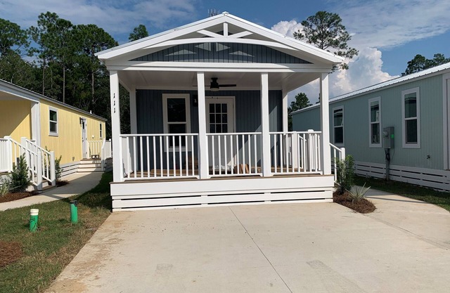 Short drive to the beautiful 30-A beaches!nCozy Riverwalk Landing Cottage 5-E