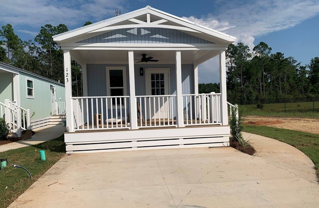 Short drive to the beautiful 30-A beaches!nCozy Riverwalk Landing Cottage 7-G