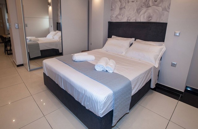 Sia's Retreat 1 Modern Apt Athens Riviera