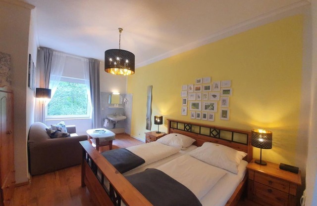Simple double room - Pension Seeschlösschen
