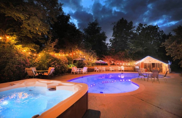 Simply Unforgettable HotTub, Pool, Pets, <1 Hr NYC