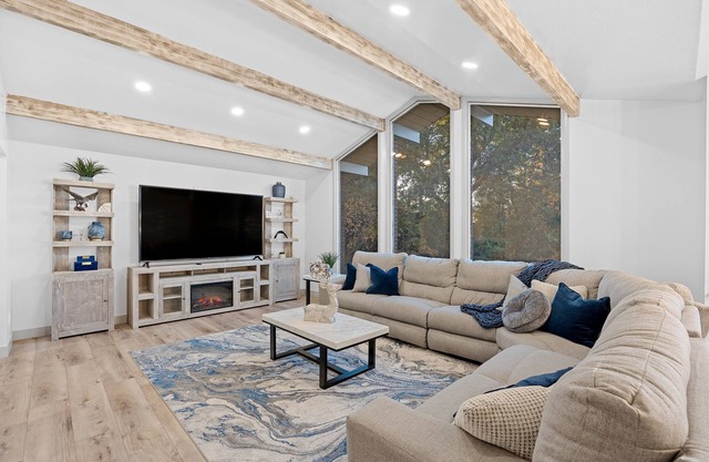 Ski Lover's Paradise: 7BR Villa Near Top Resorts by RedAwning