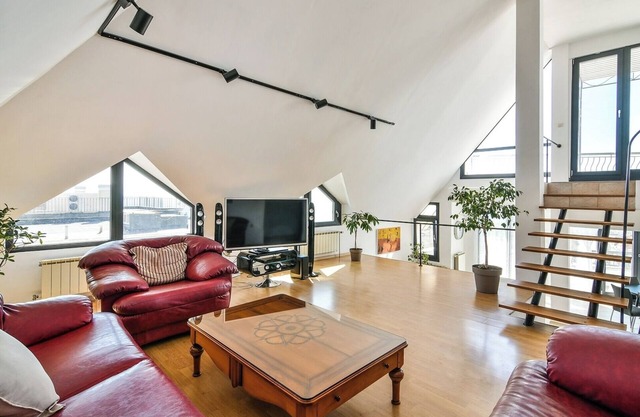 Skyline Grand Penthous free park