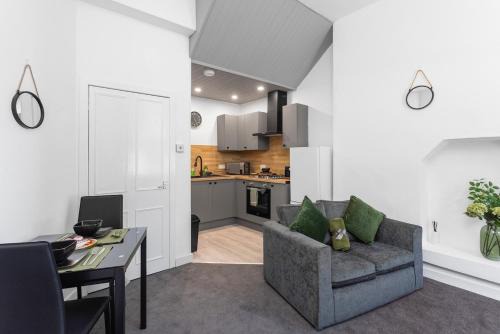 Sleek Canalside Stay in Edinburgh