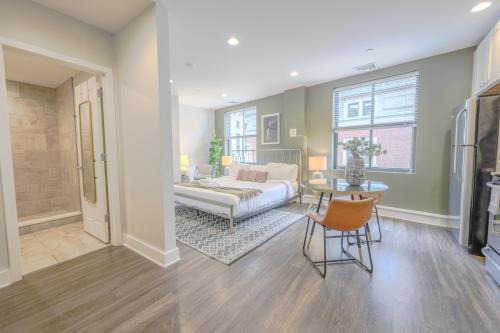 Sleek FIDI Studio Close to Public Transit