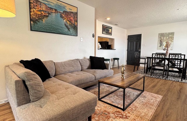 SLEEK LUXE GEM DownTown Dallas 2Bd 2Ba