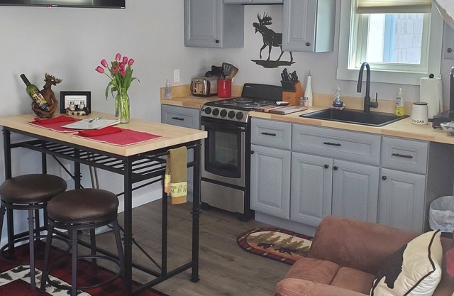 Sleepy Hollow Cabins 1 bedroom, 2 people, queen bed