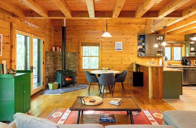 Sleepy Hollow Lake: Lakefront Cabin +HOA Amenities