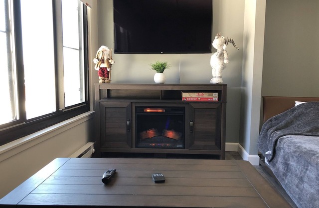 SLOPES VIEW, SKI IN AND OUT AT SILVER CREEK, SLEEPS 4.