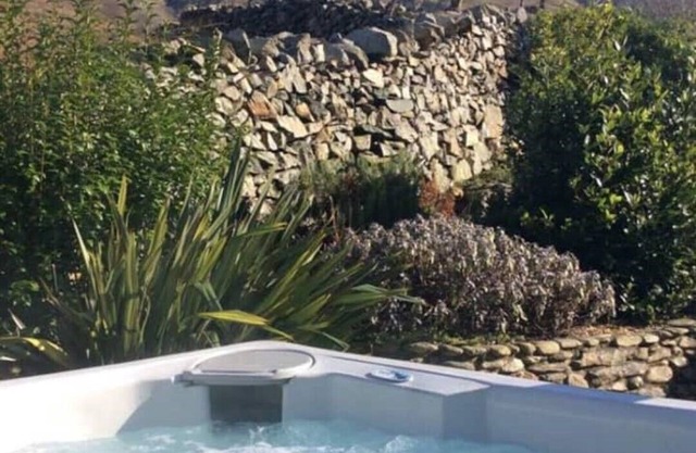 Snowdon House Llanberis Pass HOT TUB Sauna Logfire, Zip World, Mount Snowdon.