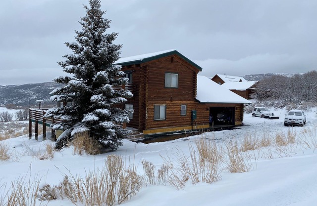 Snowmobile skiing snowshoing beautiful 5 bedroom cabin in uinta mountains