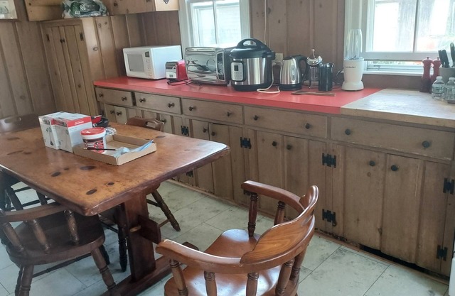 Soothing 3-bedroom house with AC in Marshfield's exclusive beach community!