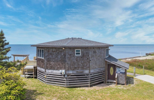 Soundfront Dog Friendly Tiki Hut w/Hot Tub, Smart TVs, and Private Sound Access