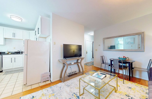 South End,2 bed, in unit lau,cen air, Northeastern