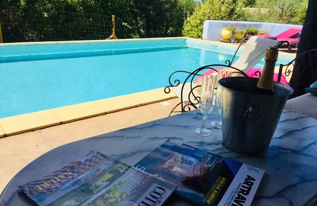 South of France - Large farmhouse with Pool, 5 air-con bedrooms & large garden