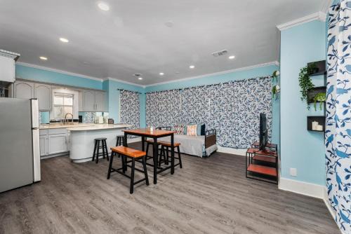 Spacious 1-BR Midtown Houston Apt with King Bed & Free Parking