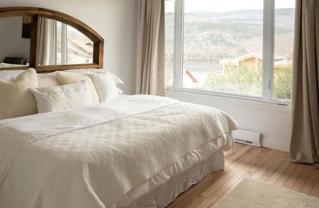 Spacious 2 BDR with Lake and Mountain View 414