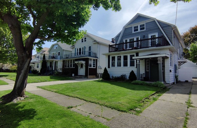 Spacious 2 BR Near Buffalo/Niagara Falls