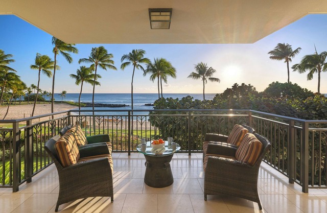 Spacious 2BR/2BA Oceanfront Villa in Ko Olina Beach Tower with Lagoon Views