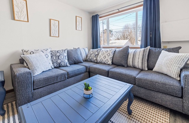 Spacious 3-bedroom apartment with WiFi, AC in wonderful St. Cloud