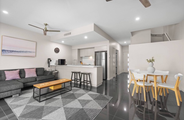 Spacious 3 bedroom townhouse in prime location!