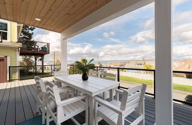 Spacious 3BR Home, Sleeps 8, Private Backyard