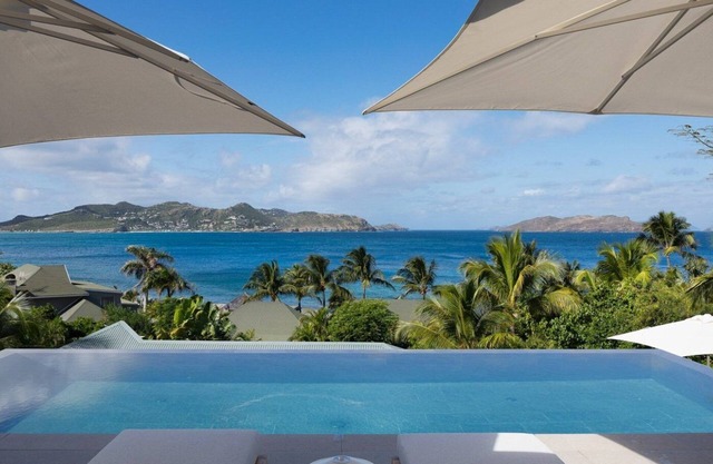 Spacious 4 BDRM Villa w Ocean Views